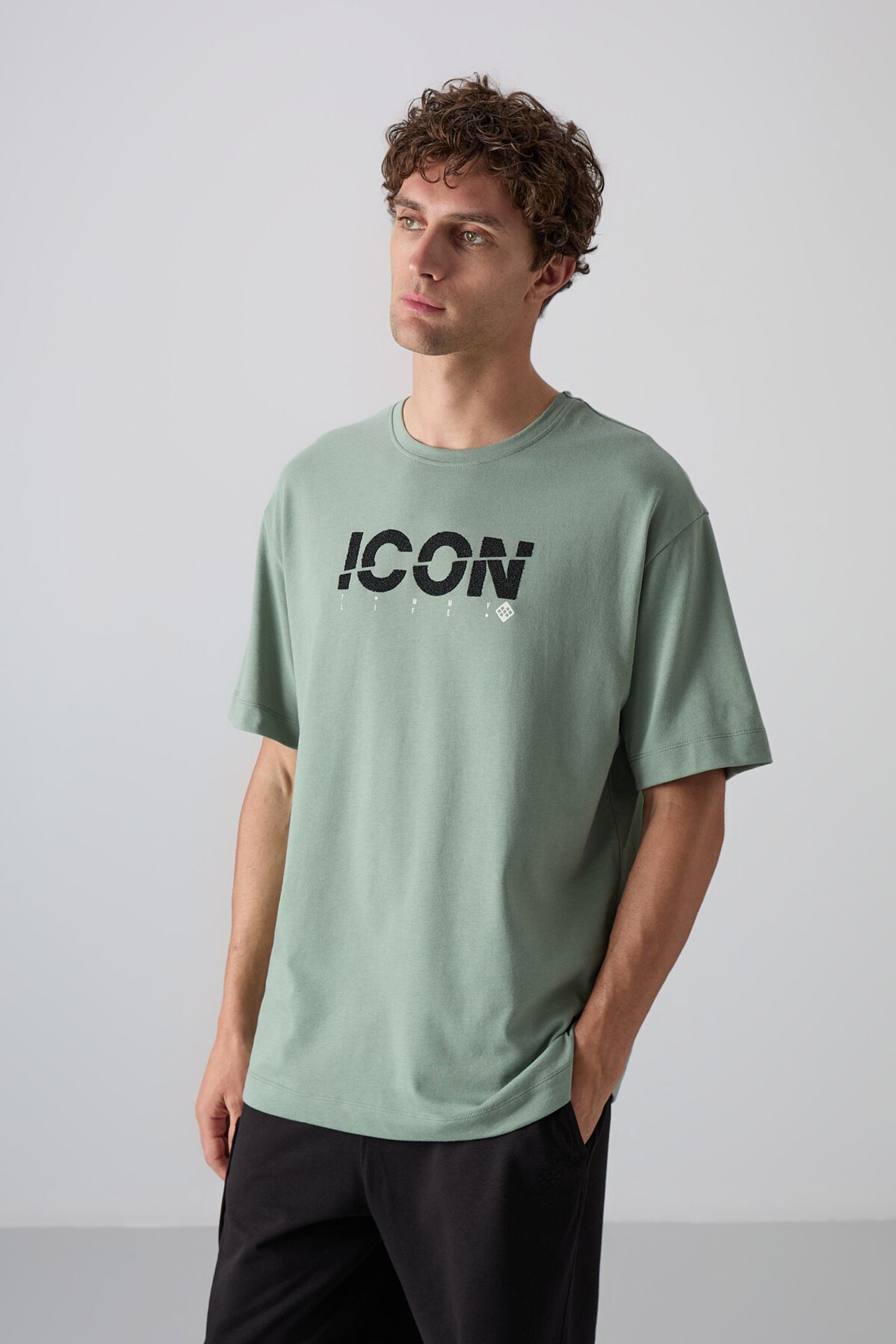 TOMMY Oversized Logo Print Crew Neck T-Shirt 4
