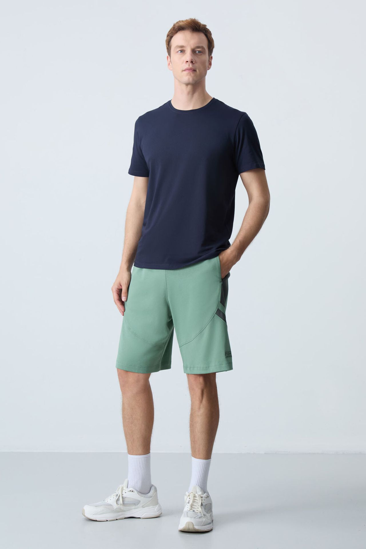 TOMMY Men's Fleece Sweat Shorts 2