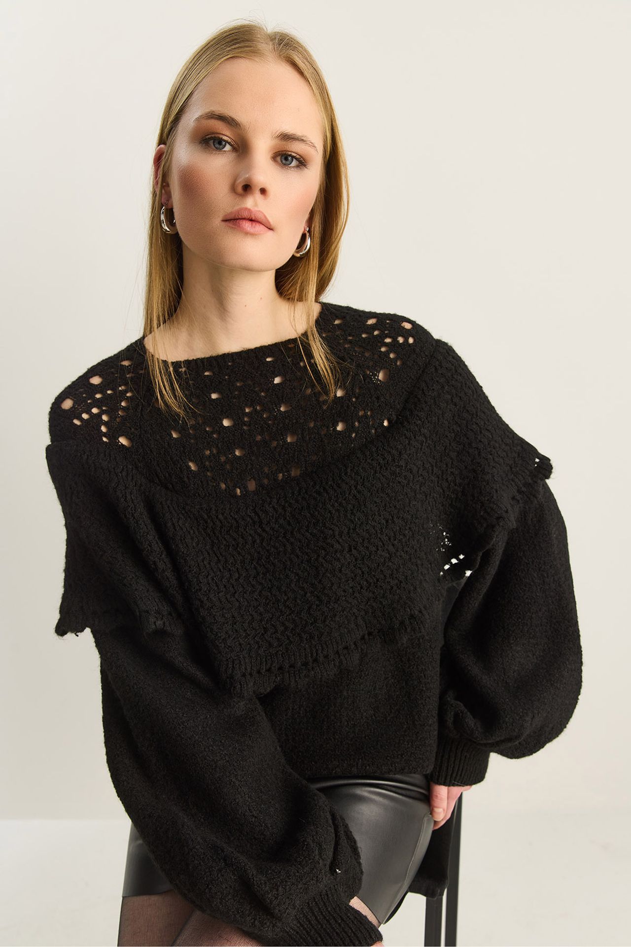 LUCCI Ribbed Boat Neck Thick Sweater with Frilly Detail 4