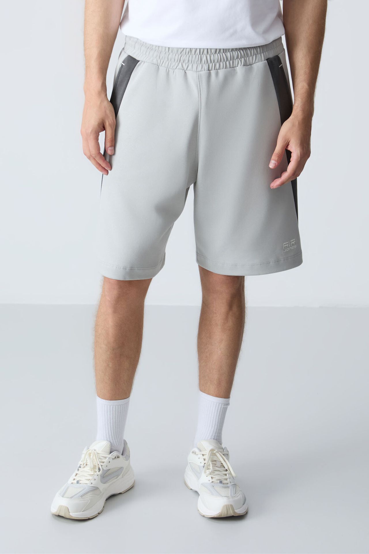 TOMMY Men's Cotton Blend Sweat Shorts 1