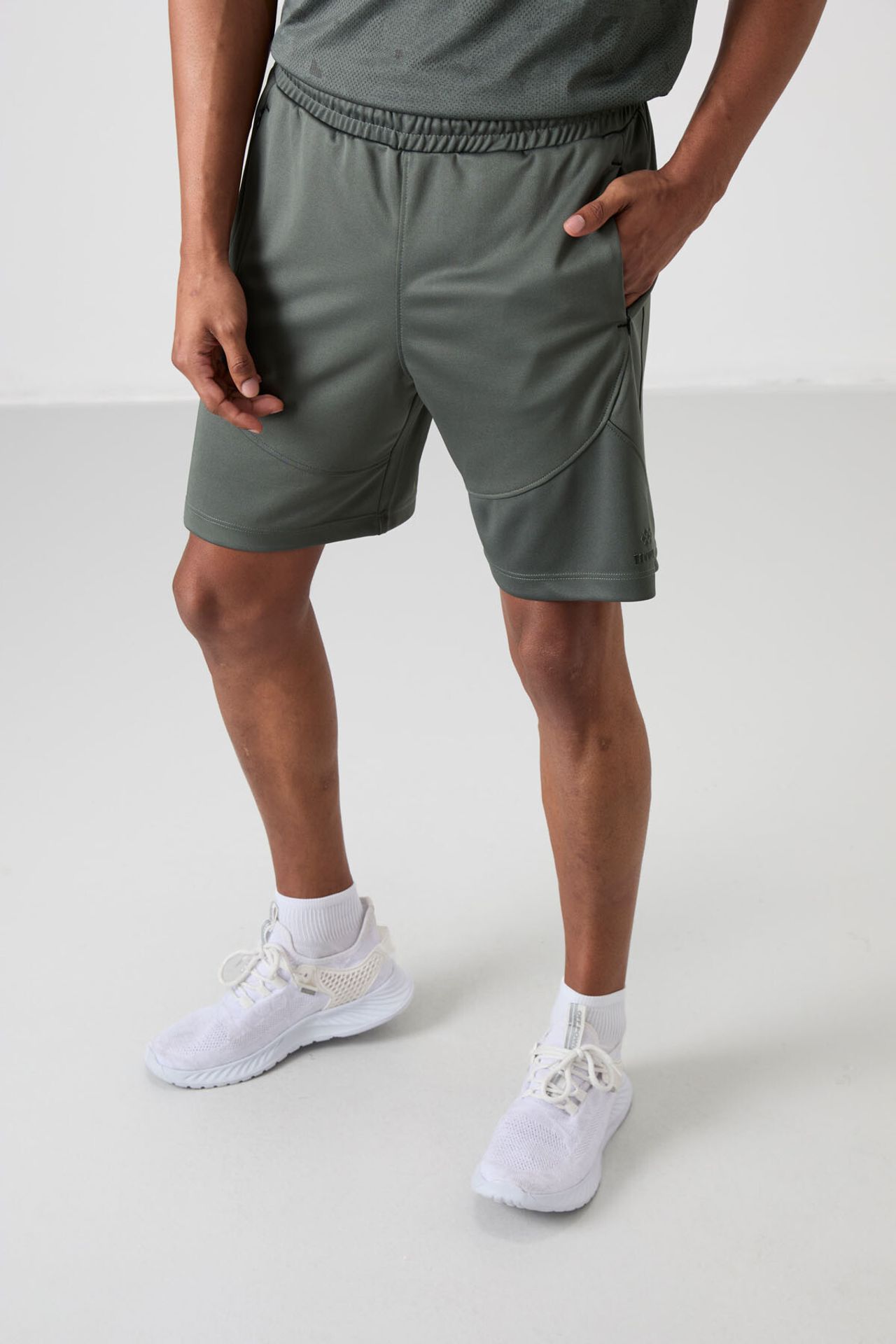 TOMMY Men's Solid Knit Sweat Shorts 2