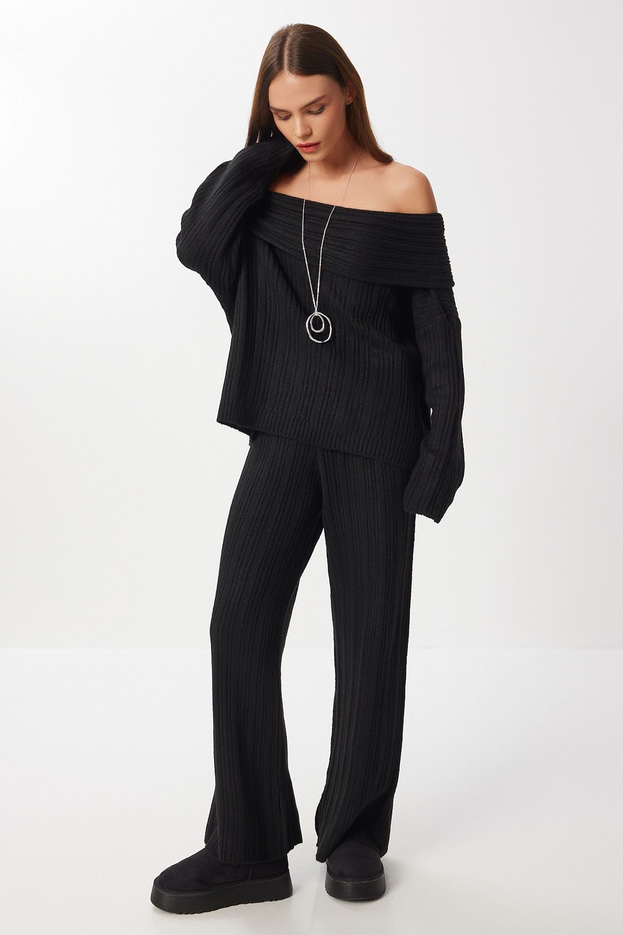 ISTANBUL Off Shoulder Ribbed Knitwear Two-Piece Set 1