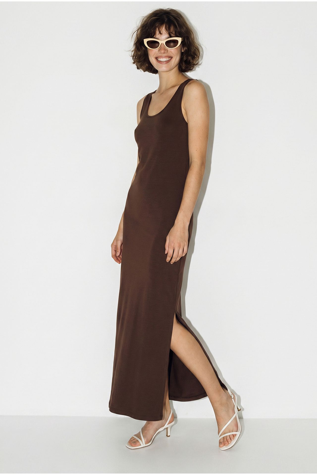 LUCCI Sleeveless Straight Maxi Dress With Slit 3