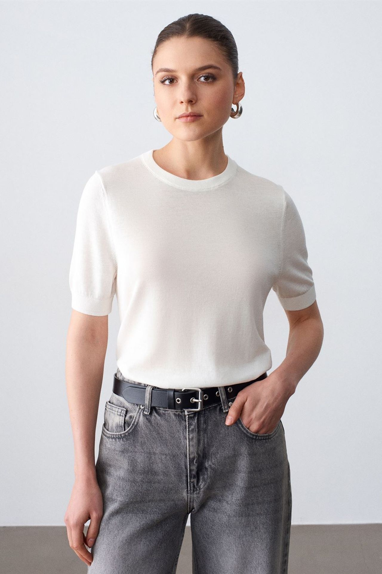 DILVIN Ribbed Crew Neck Short-sleeve Blouse 1
