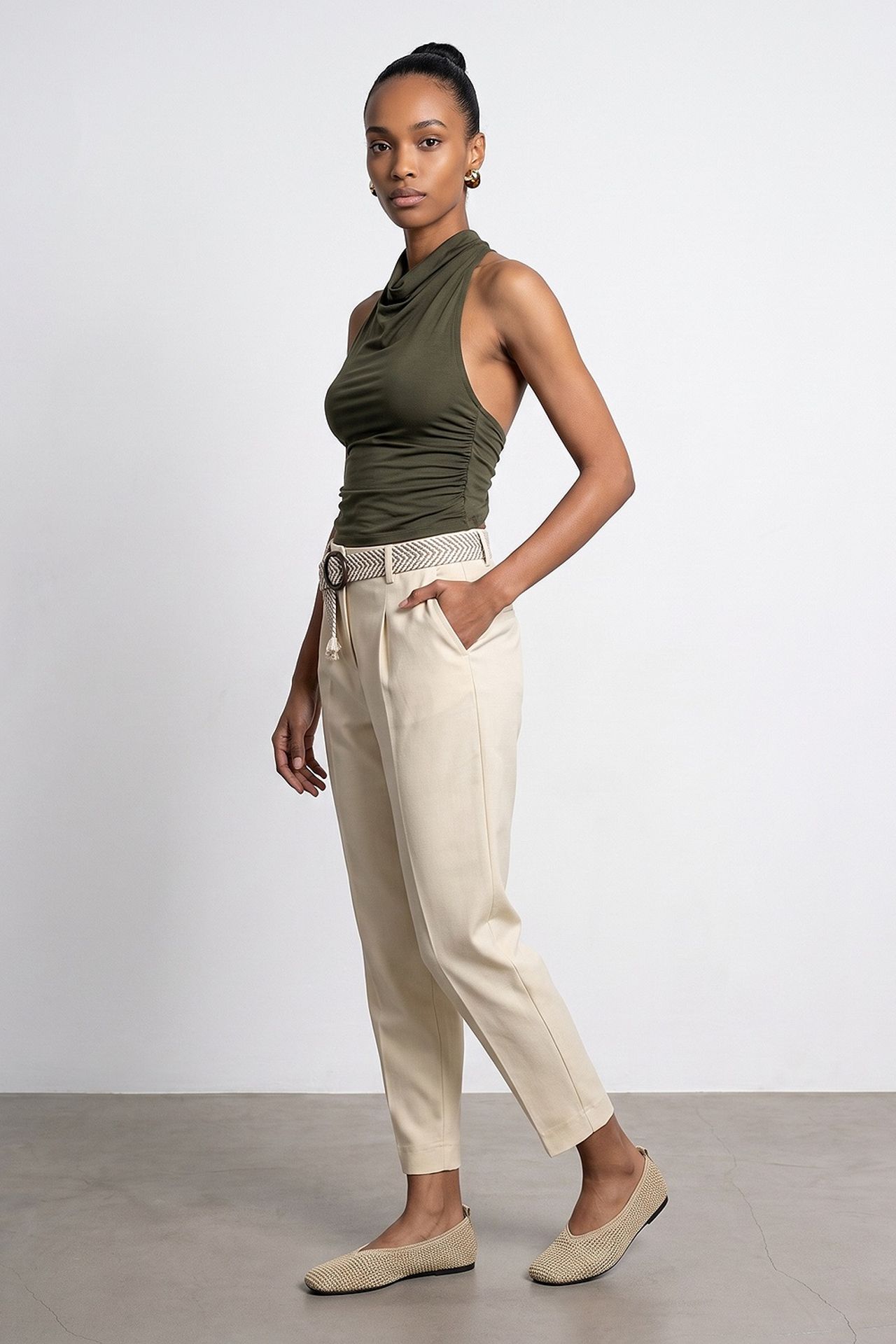 DILVIN Pleated Straight-Leg Crepe Trousers 4
