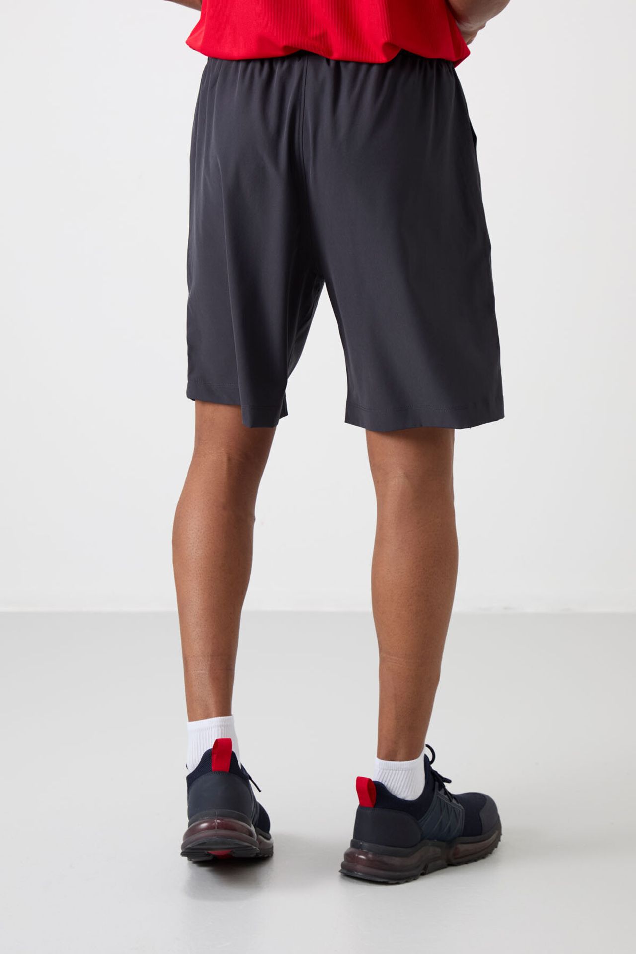 TOMMY Men's Short Woven Pull-on Shorts 6