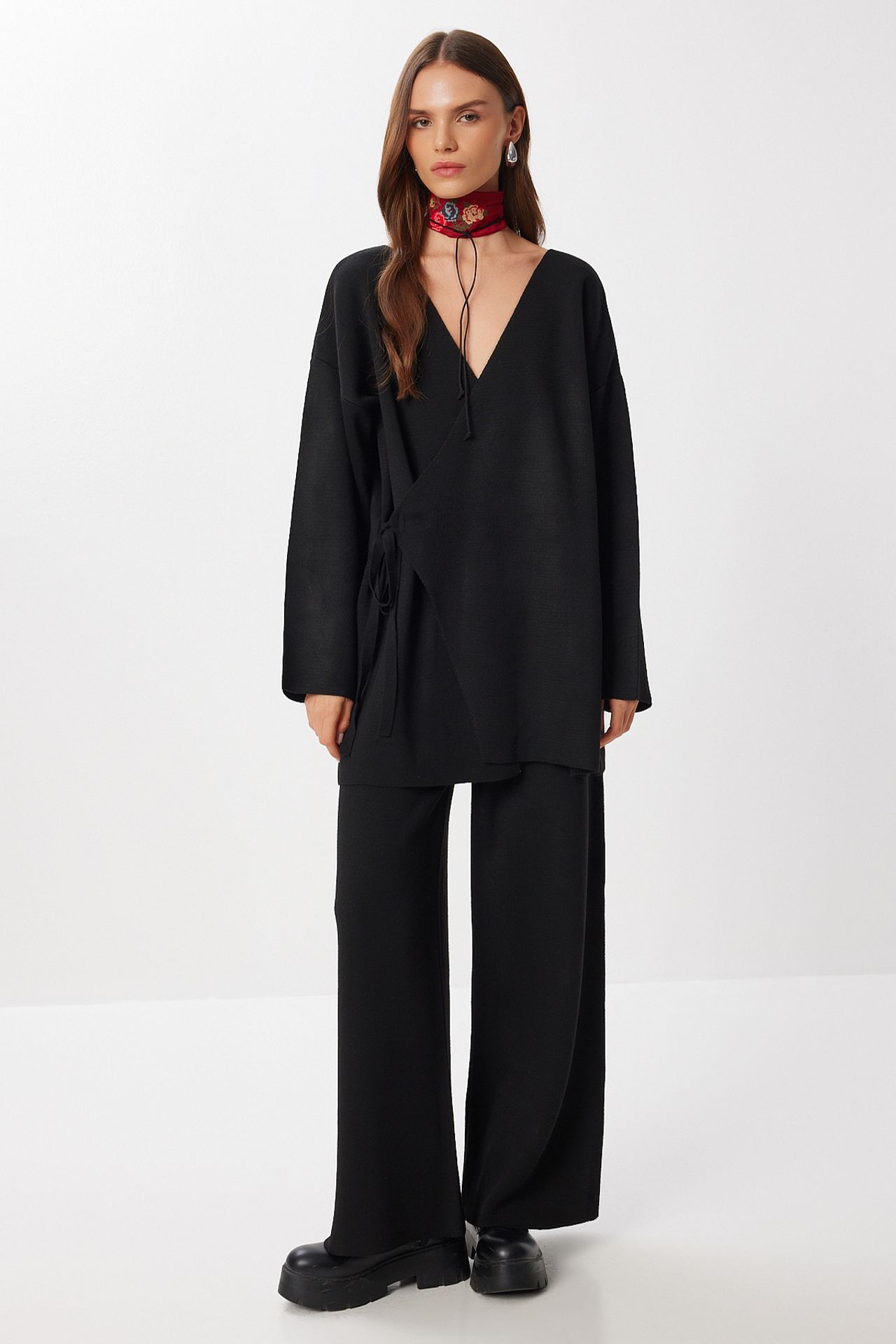ISTANBUL Oversized Tie Detail V-Neck Knitwear Two-Piece Set 1