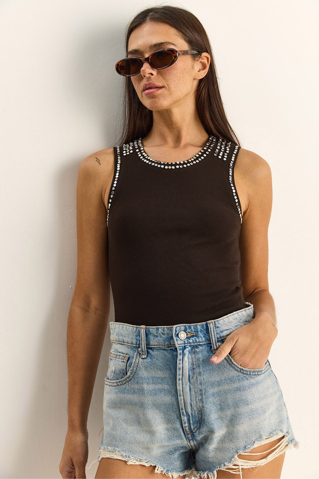 LUCCI Ribbed Sleeveless Crew Neck Blouse with Stone Accessory 3