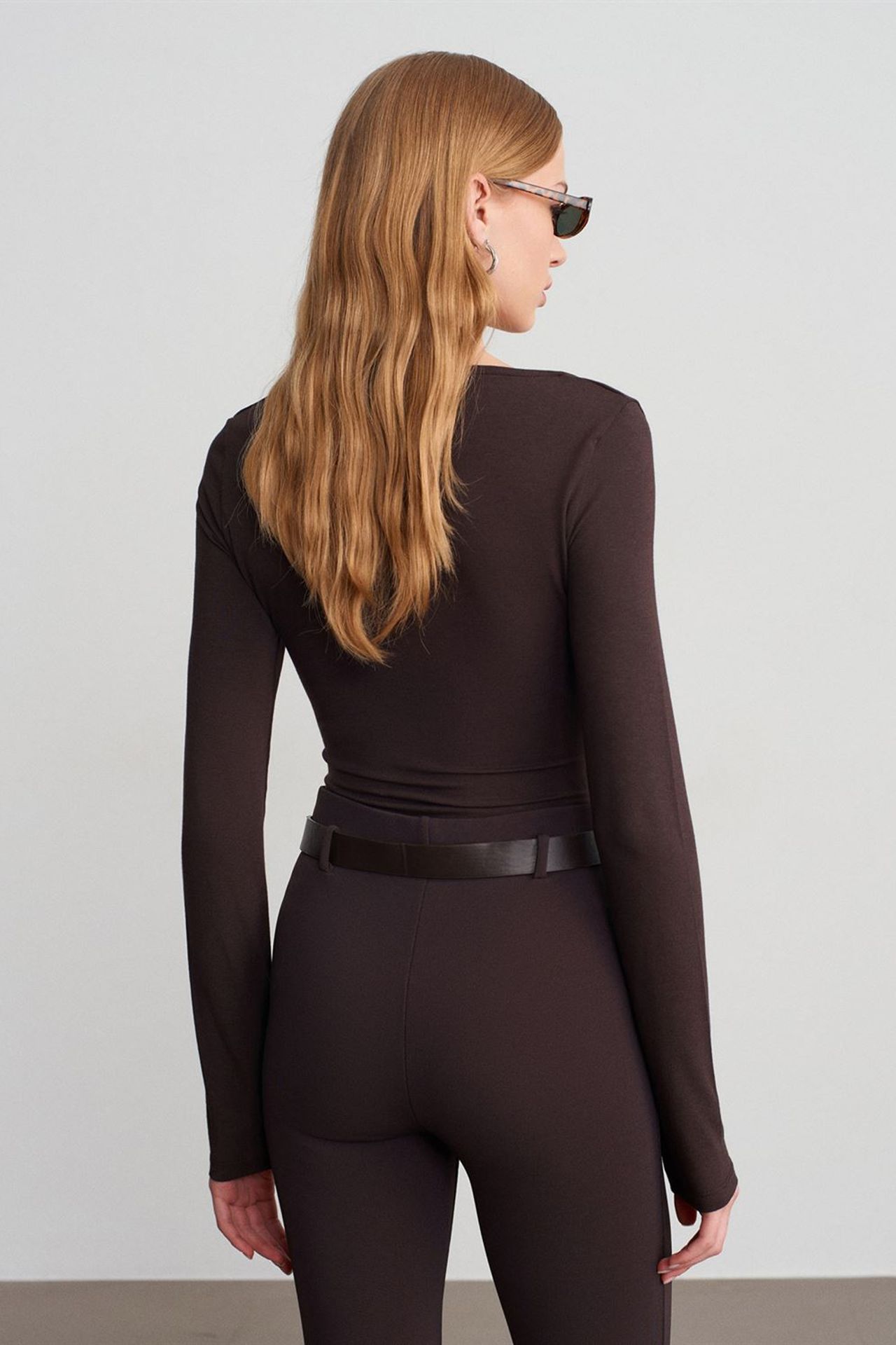 DILVIN Slim Fit V-Neck Knit Blouse 2