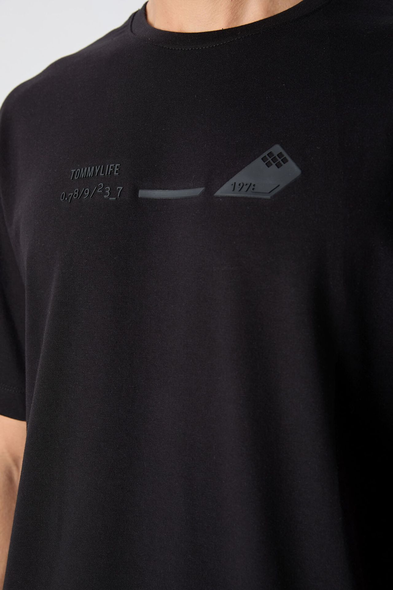 TOMMY Oversized Logo Crew Neck T-Shirt 3