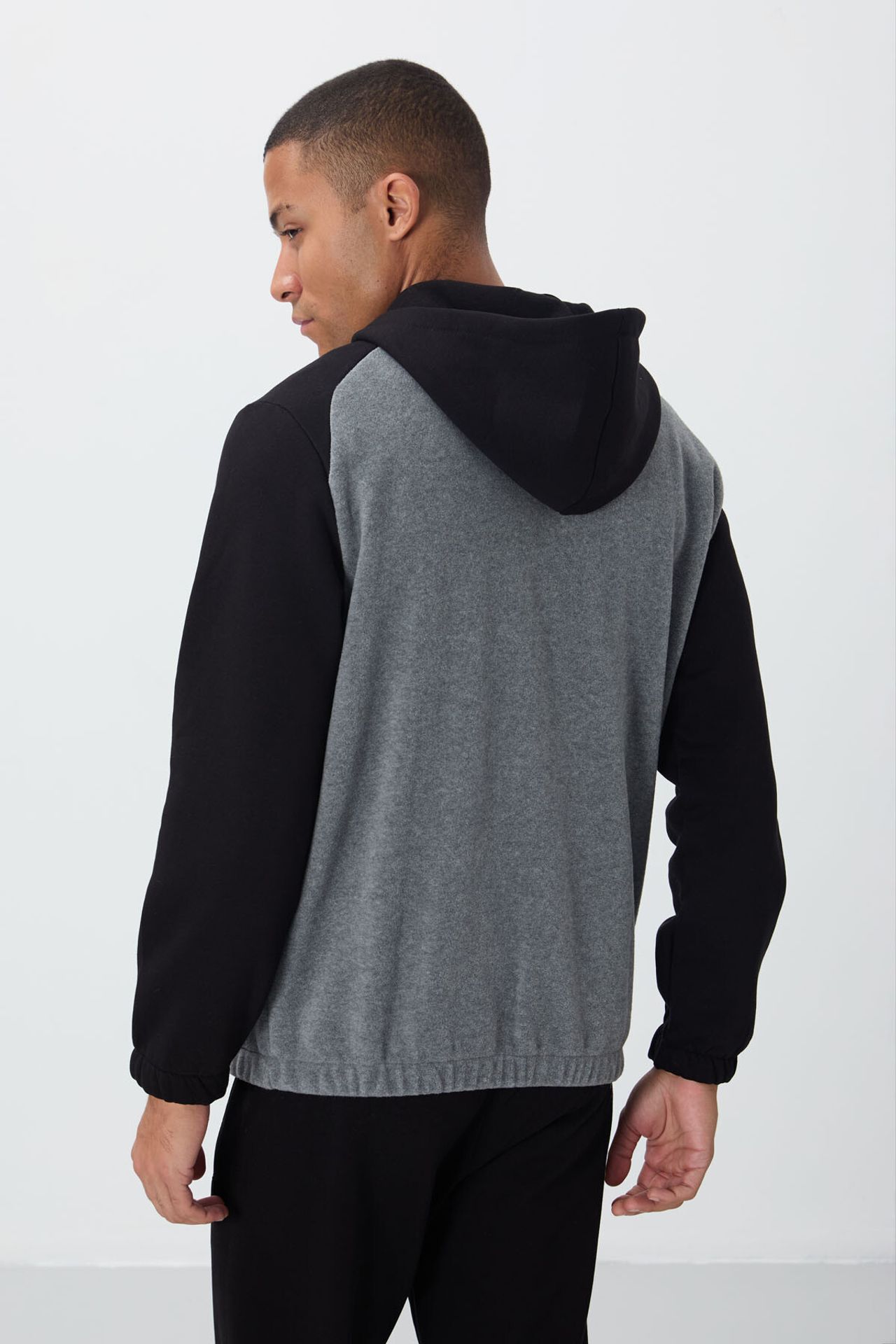 TOMMY Men's Color-Blocked Half-Zip Plush Sweatshirt 5