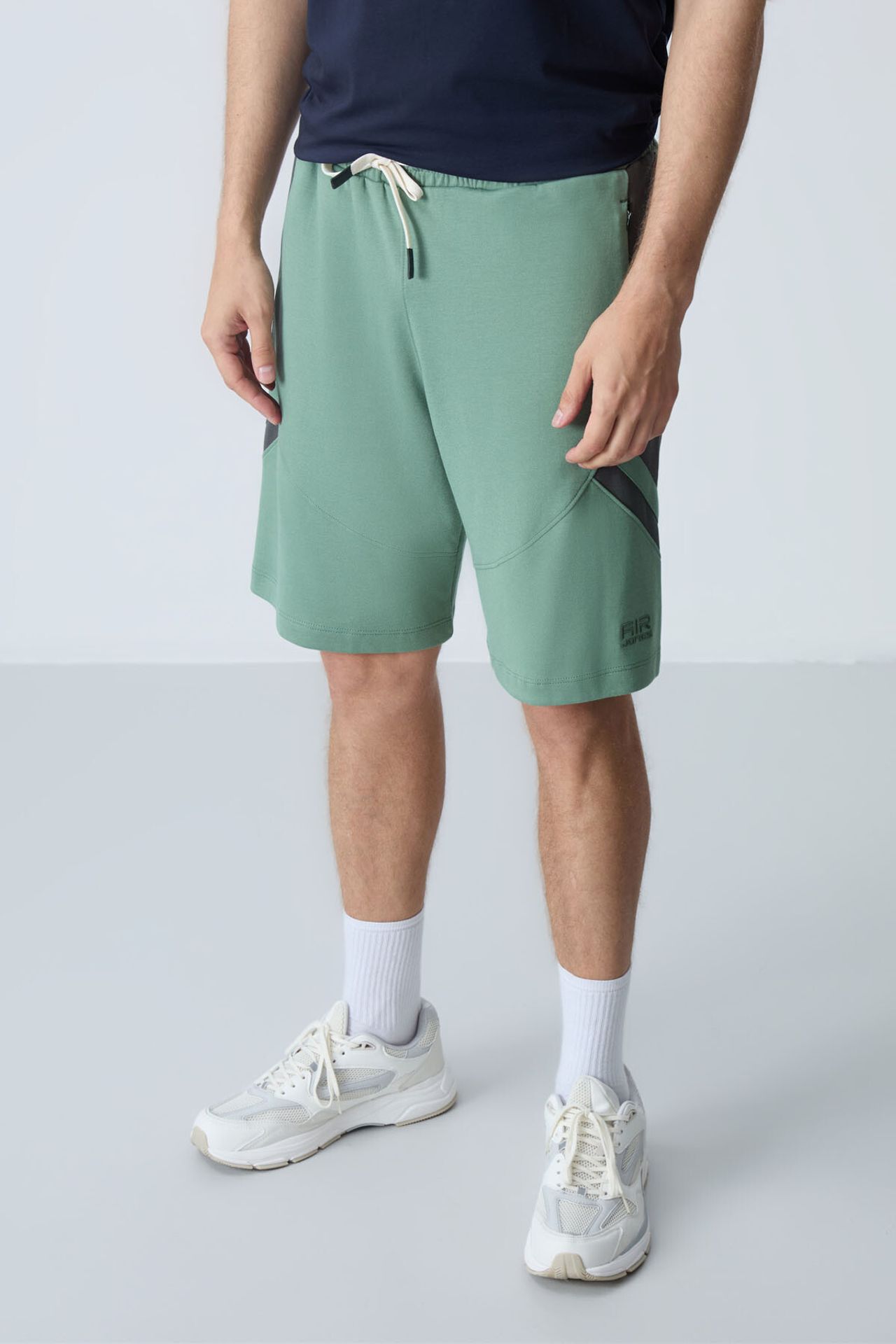 TOMMY Men's Fleece Sweat Shorts 3