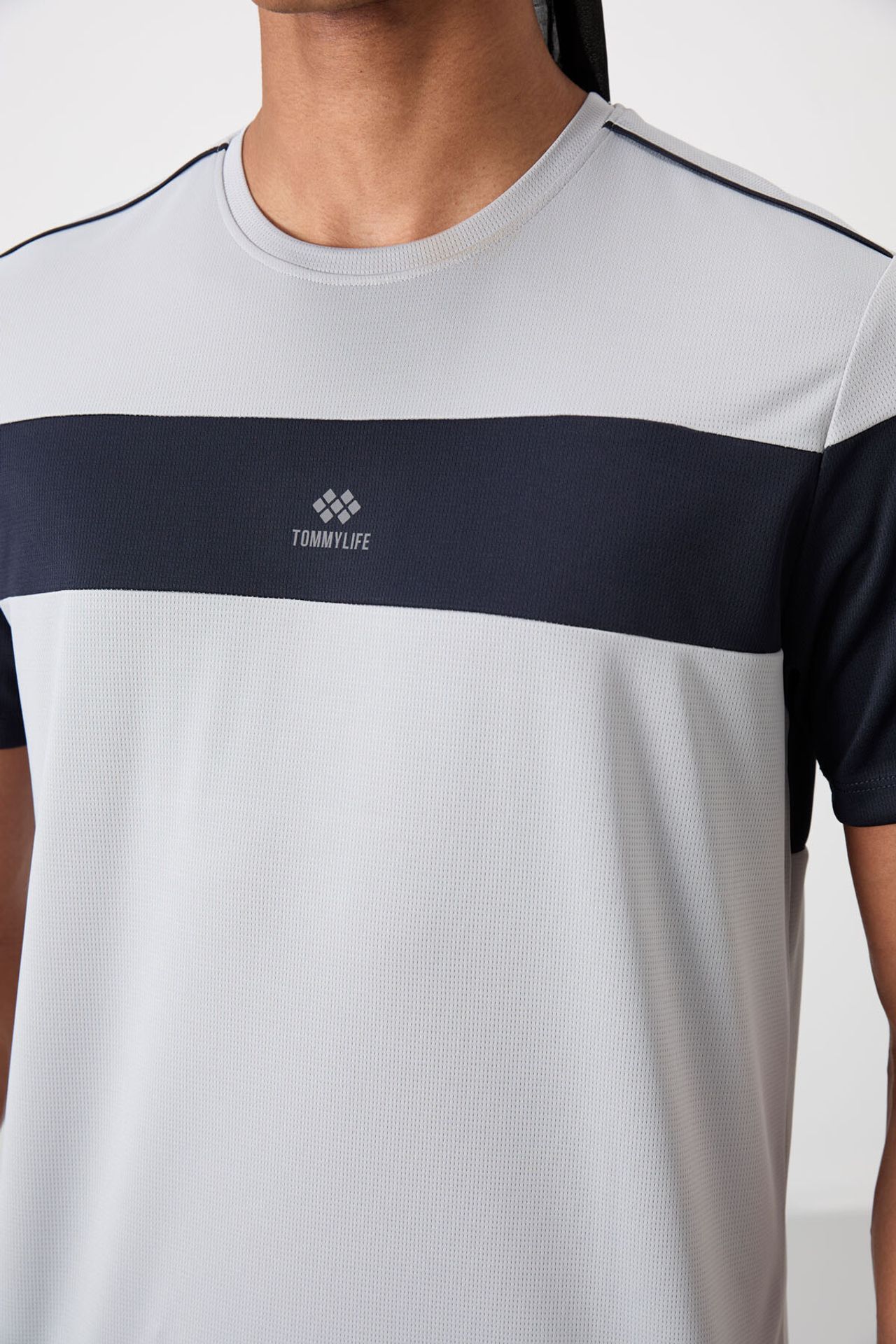 TOMMY Men's Color Block Crew Neck T-Shirt 4