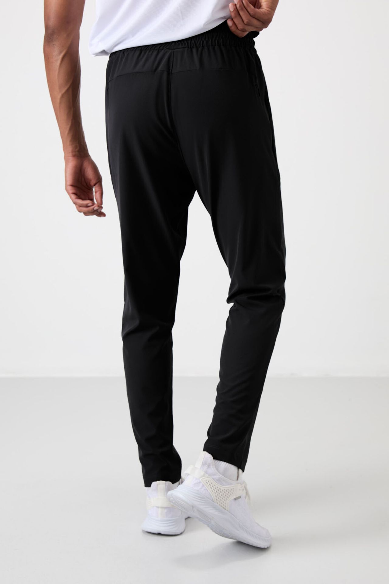 TOMMY Men's Straight-leg Seamless Sweatpants 5