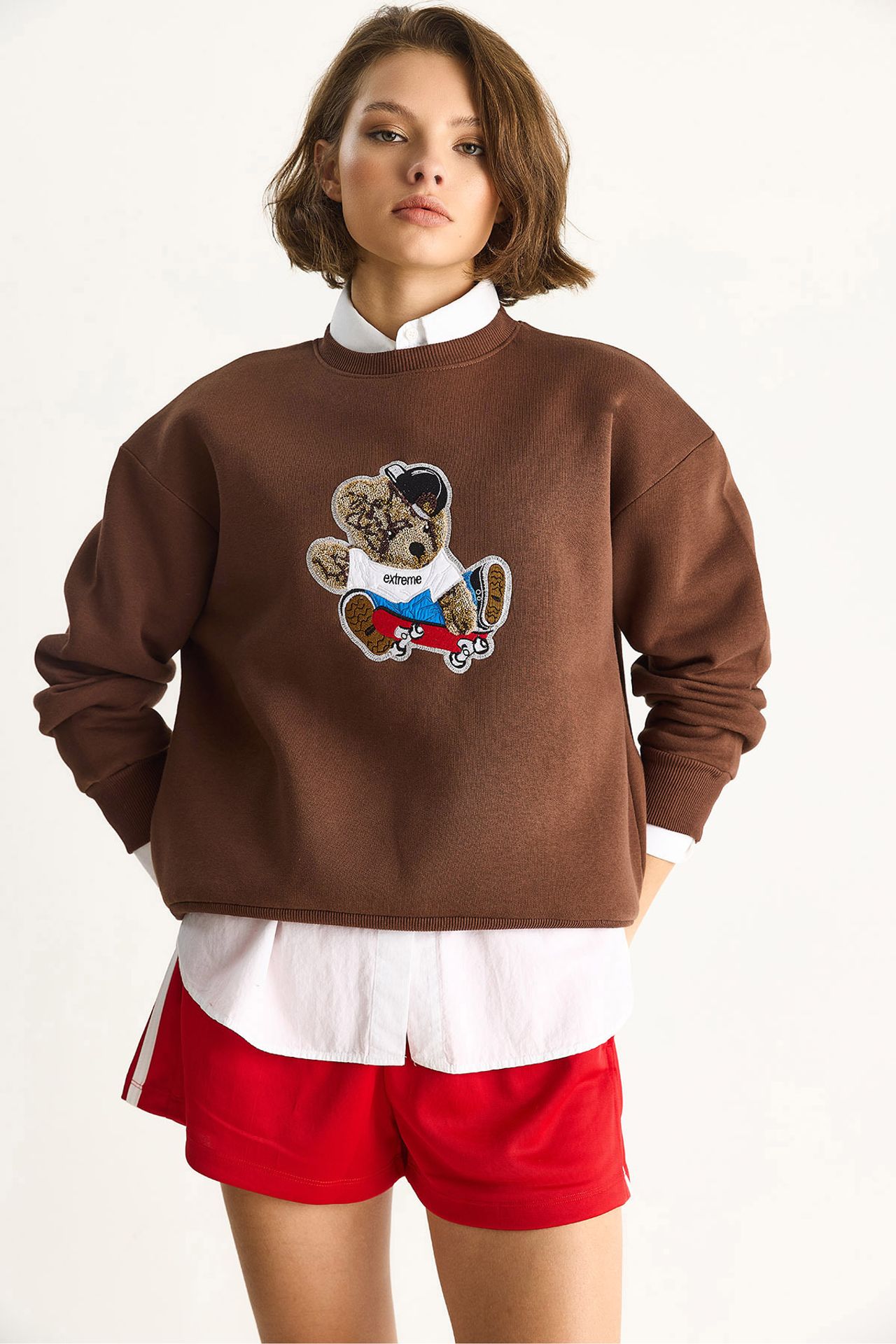 LUCCI Embroidered Crew Neck Long Sleeve Sweatshirt 4