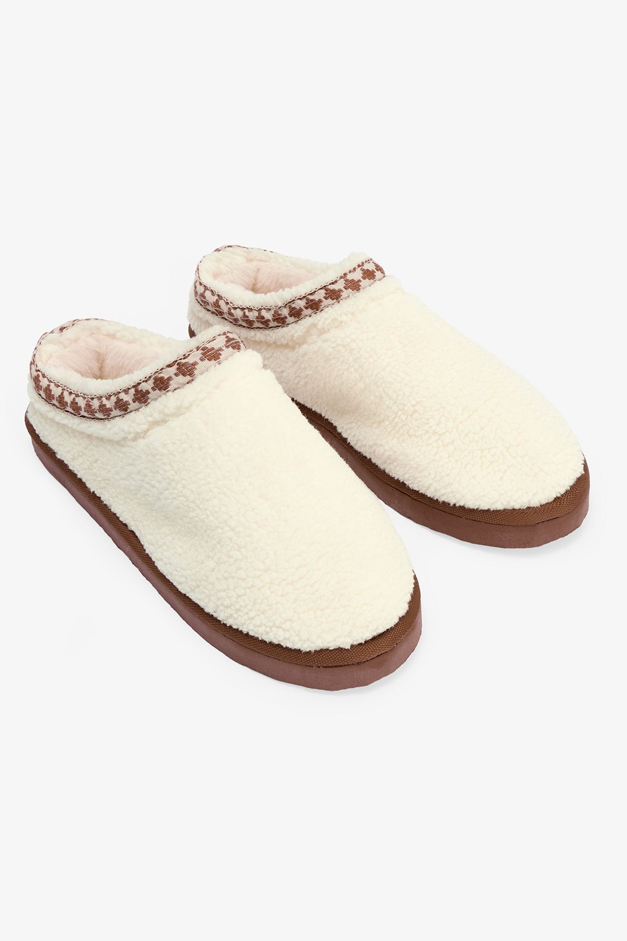 PENTI Gardenya Quinn Embroidered Home Slippers 2