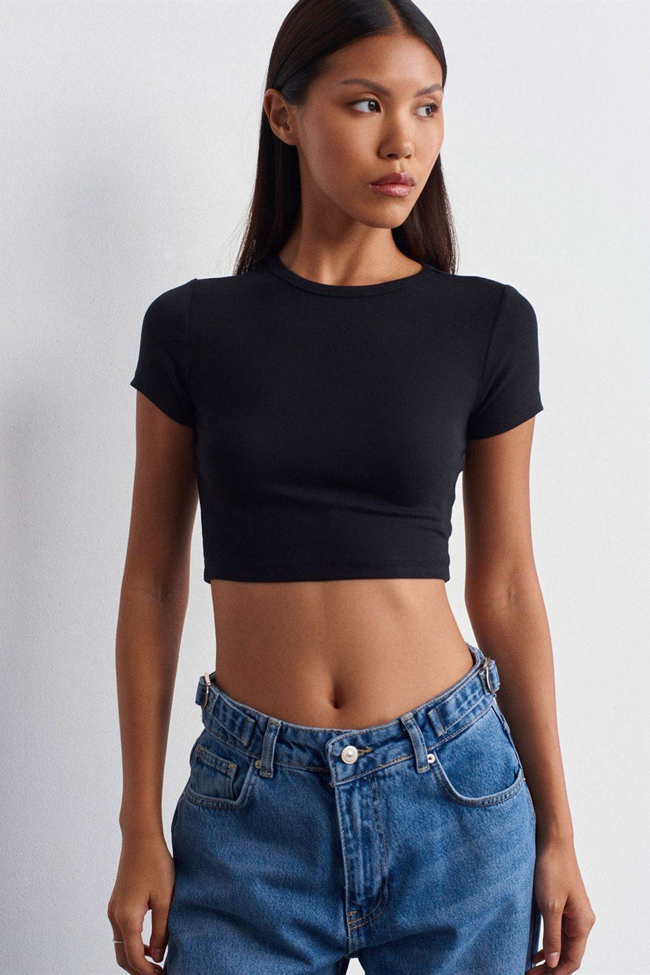 DILVIN Women's Crop Slim-Fit Crew Neck T-Shirt 5