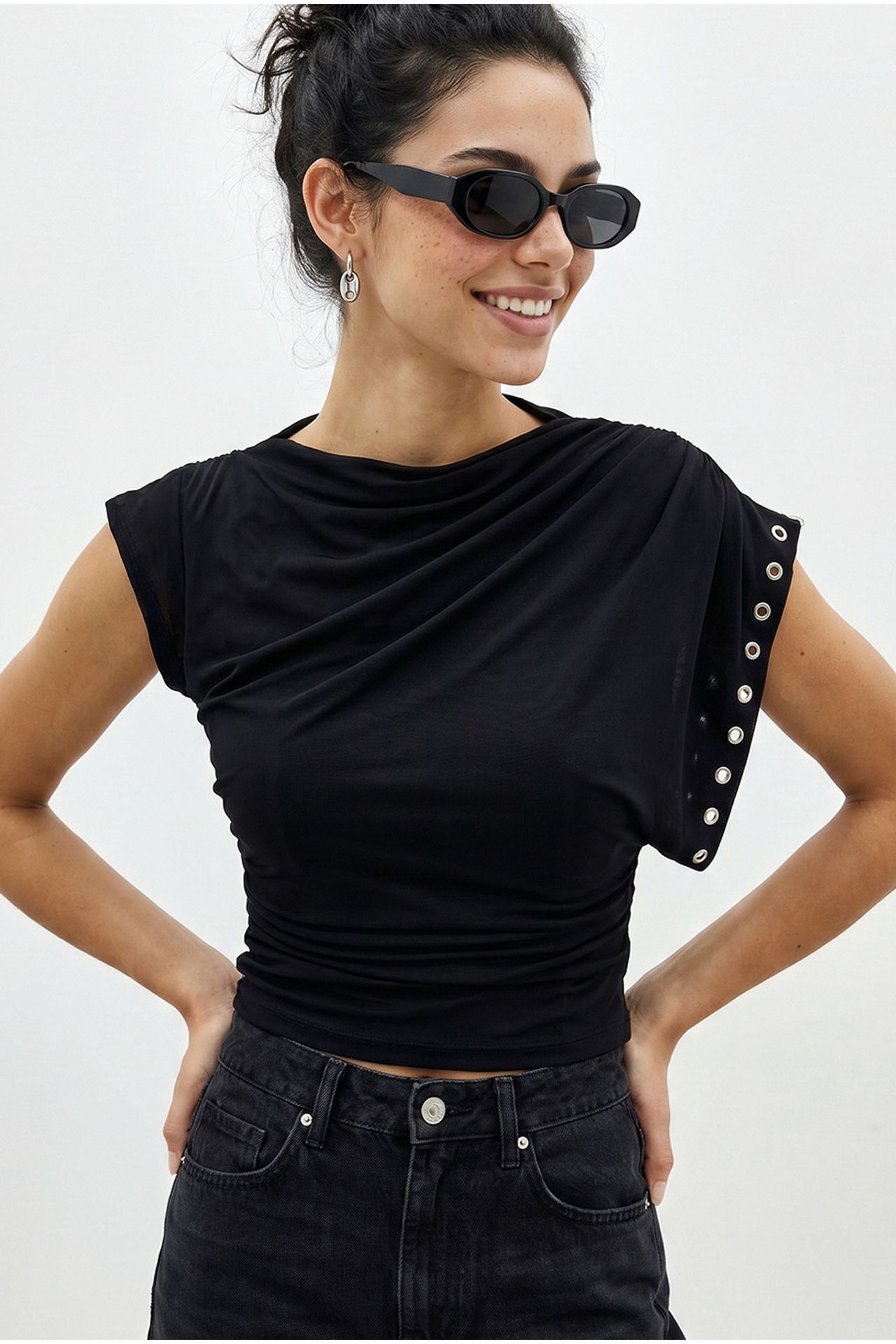 LUCCI Dar Kesim Crop Kayık Yaka Bluz 1