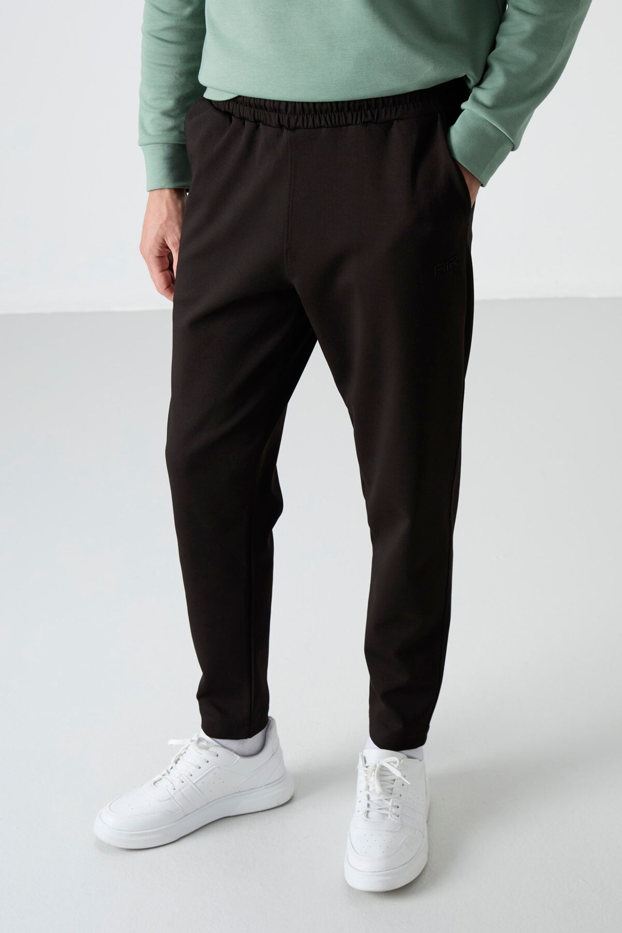 TOMMY Men's Regular-fit Pull-On Sweatpants 1