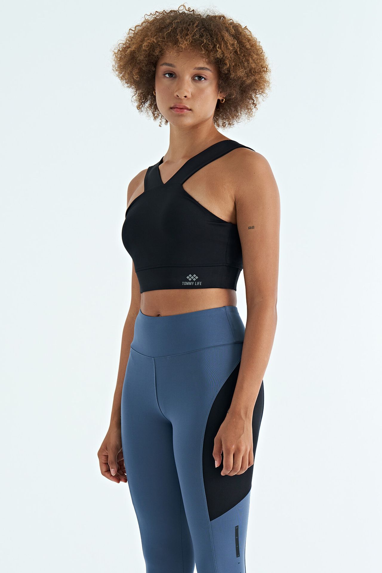 TOMMY Women's Cropped Sleeveless V-neck Sports Top 3