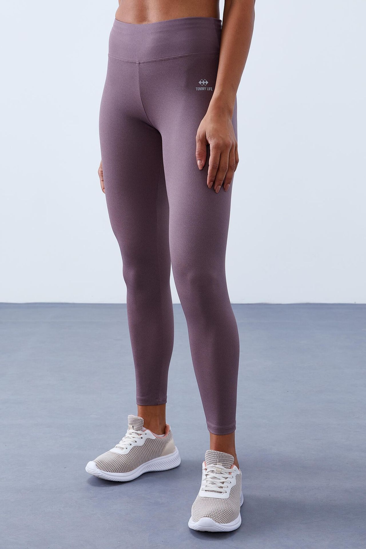 TOMMY Sleeveless Active Set With High-Waist Leggings 4