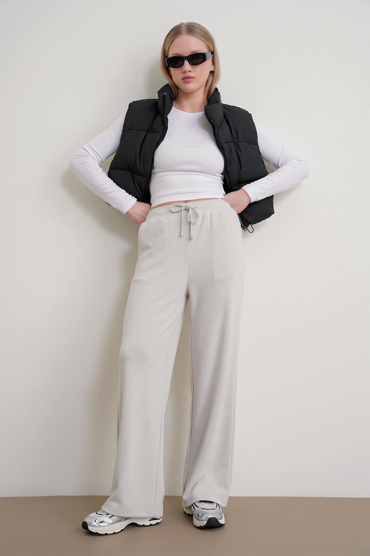 MIXRAY High Waist Pull On Straight Leg Pants with Pockets 3