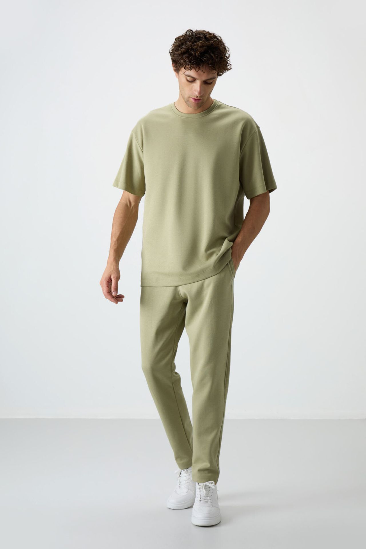 TOMMY Men's Oversized T-shirt And Pants Set 1