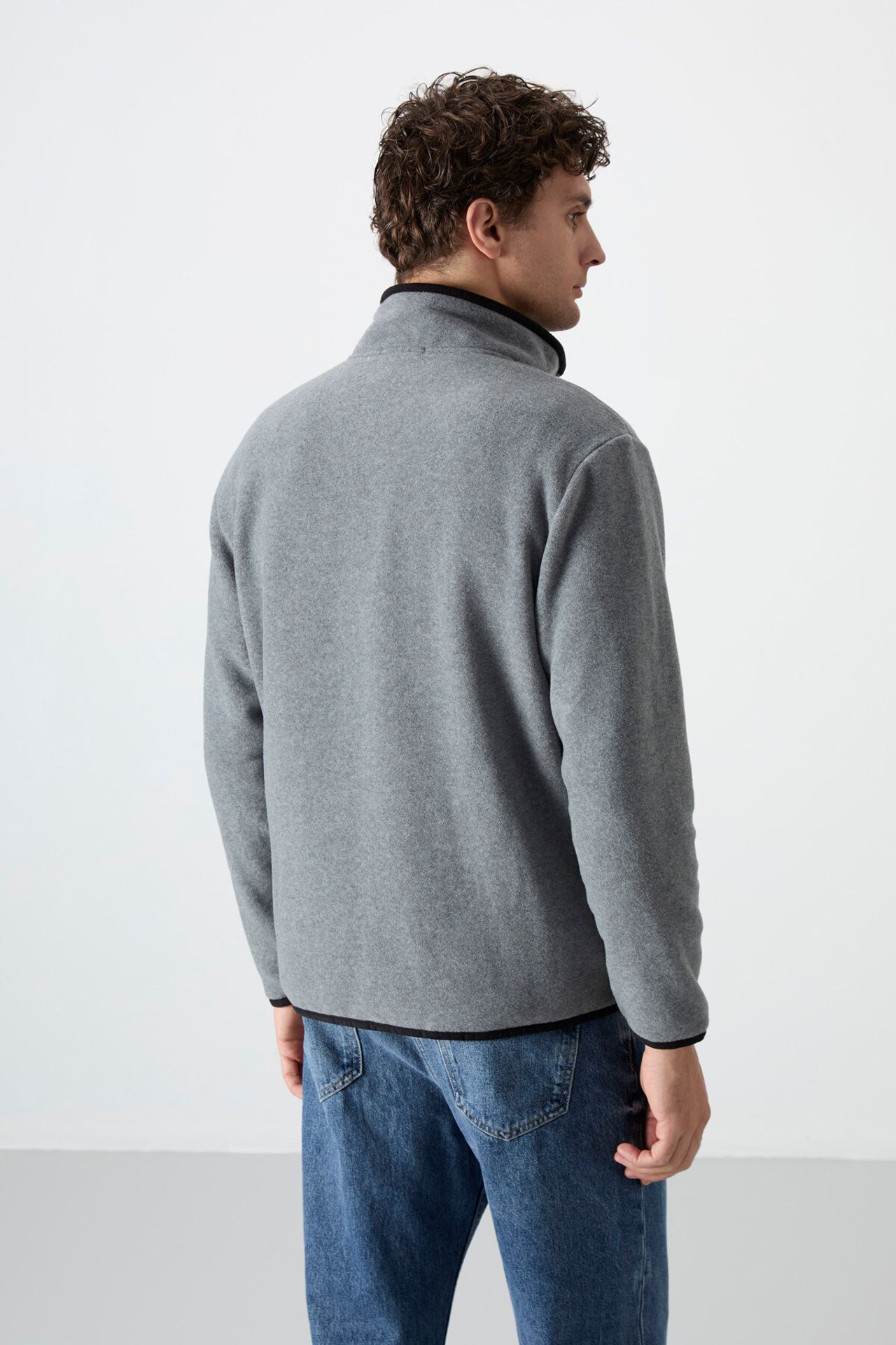 TOMMY Men's Slim Fit Half-zip Plush Sweatshirt 6