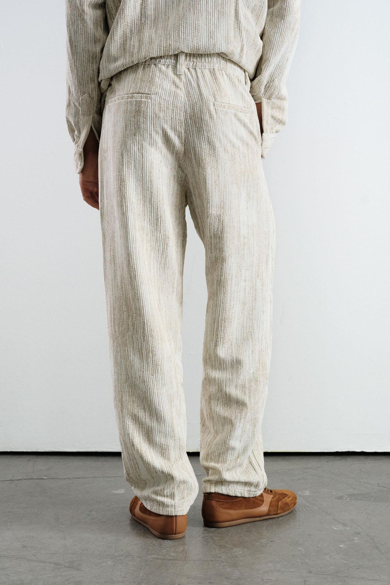 GIESTO Textured Pleated Straight Leg Pants 3