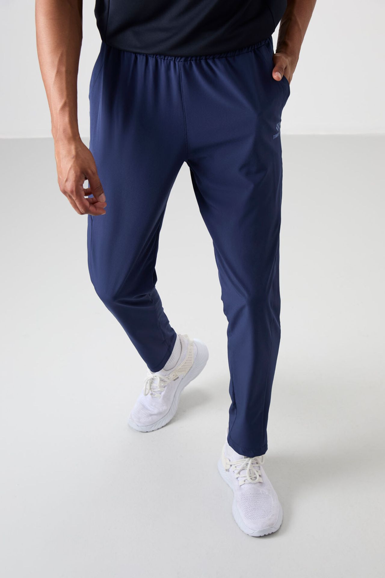 TOMMY Men's Straight-leg Seamless Sweatpants 2