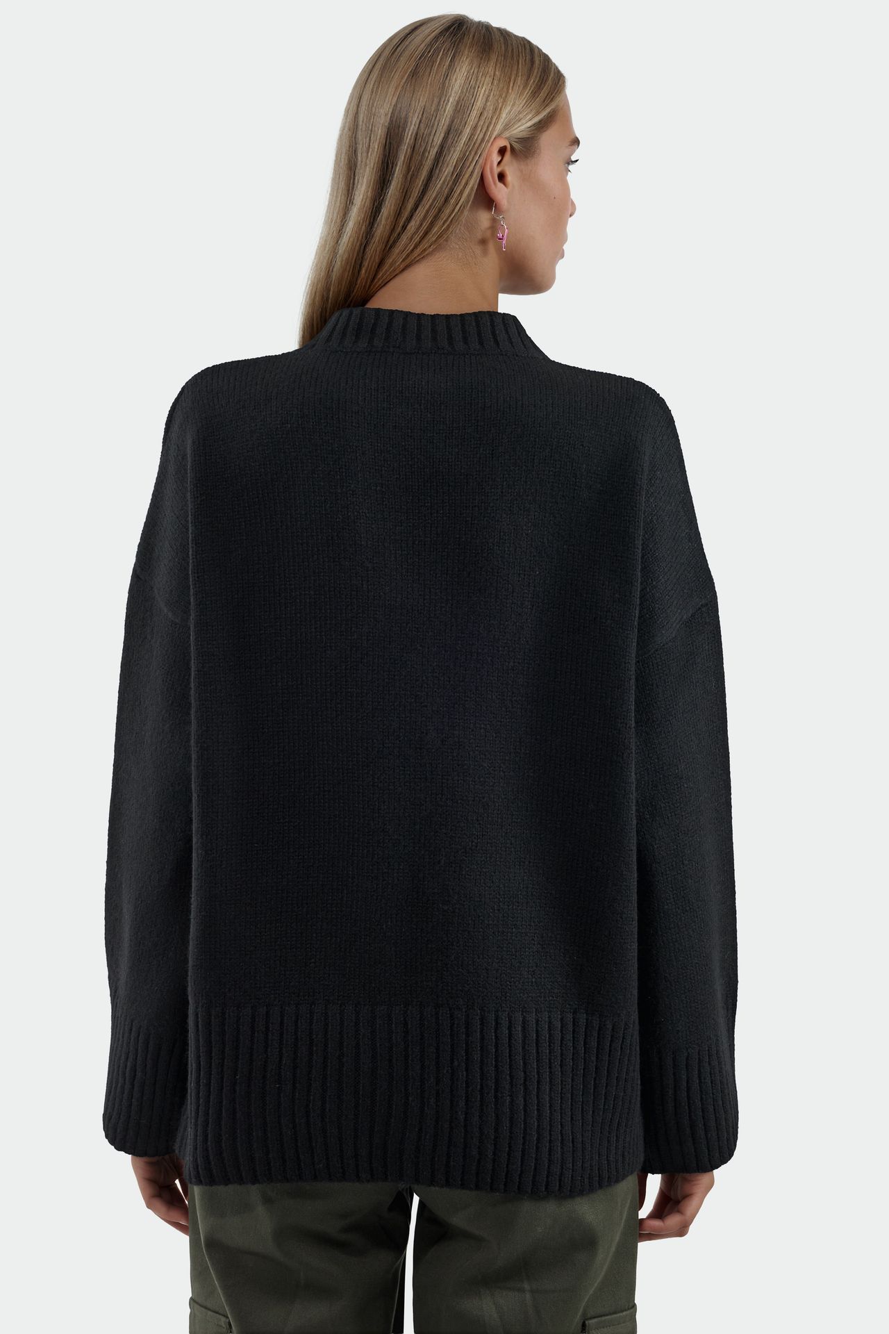 VIORNA Plain Crew Neck Sweatshirt 3