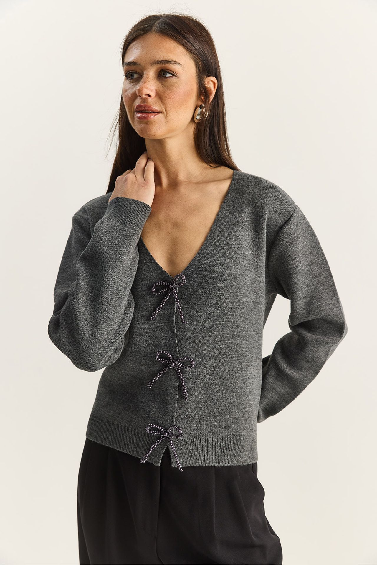 LUCCI Button Detailed Knit V-Neck Cardigan 4