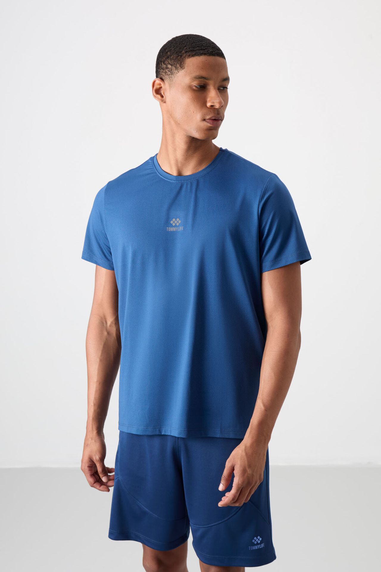TOMMY Men's Logo Patch Short-Sleeve T-Shirt 2