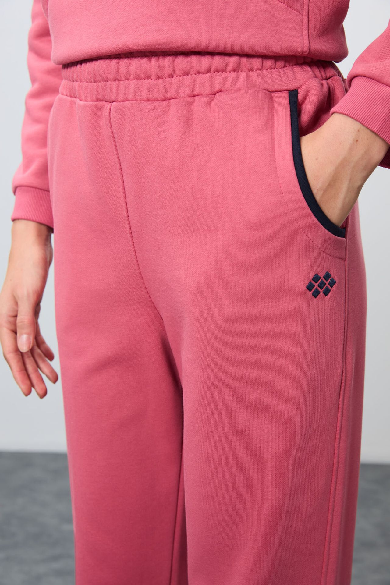 TOMMY Color-Blocked Fleece Tracksuit Set 6