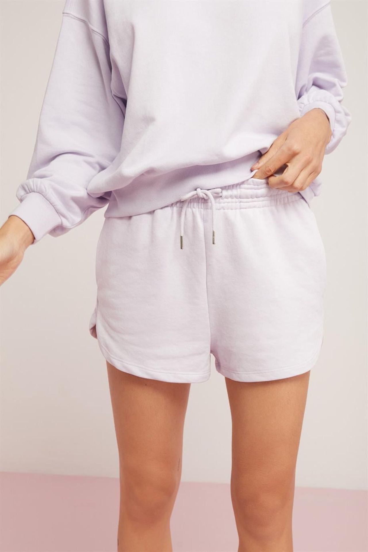 ETHIQUET Drawstring Waist Sweat Shorts 1