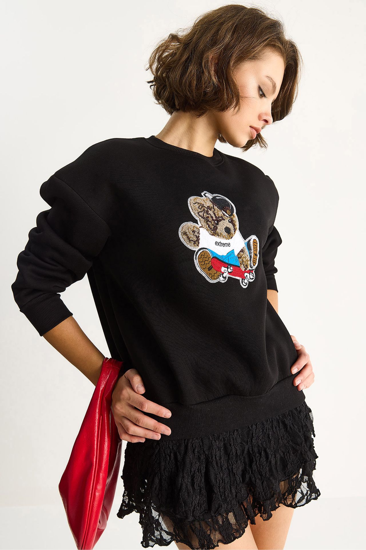 LUCCI Embroidered Crew Neck Long Sleeve Sweatshirt 3