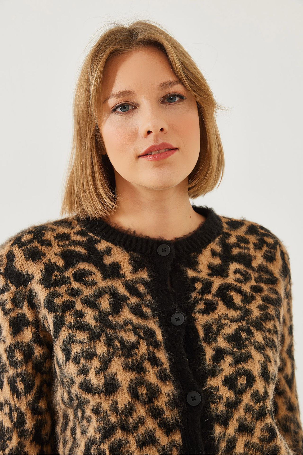 LUCCI Thick Ribbed Knitwear Cardigan with Leopard Print 3