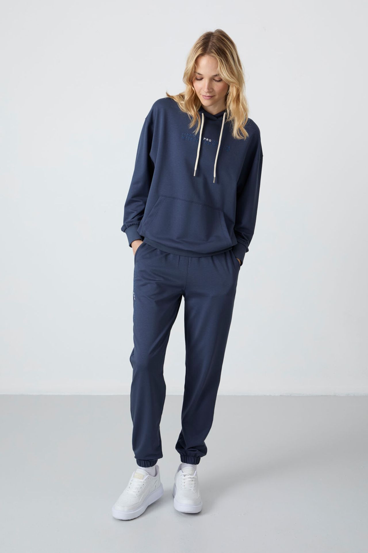 TOMMY Oversized Hooded Sweatshirt And Pants Set 5