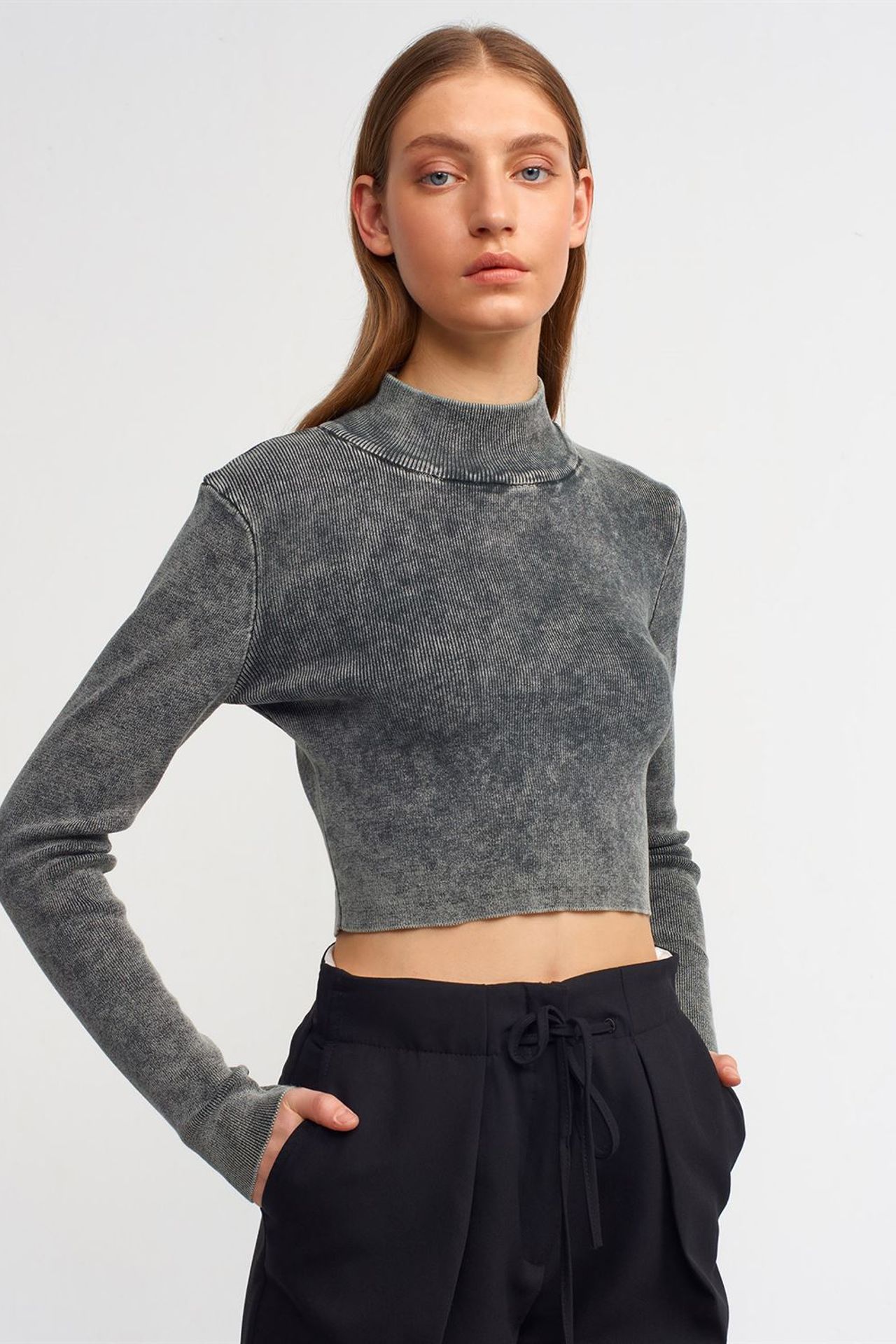 DILVIN Women's Cropped Ribbed Half-Turtleneck Sweater 4