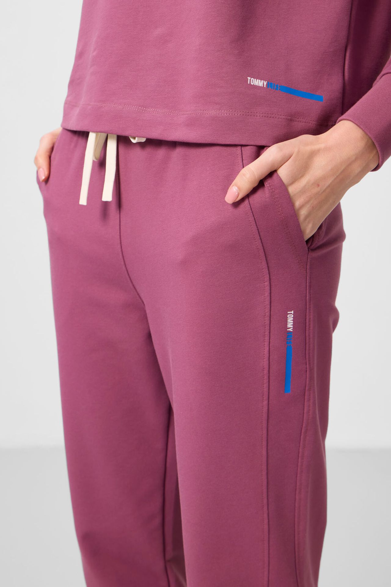 TOMMY Oversized Hooded Sweatshirt And Pants Set 6