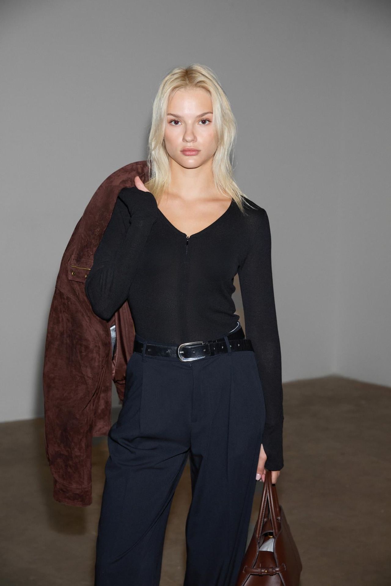 GRIMELANGE Slim Fit V-Neck Zipper Blouse 2