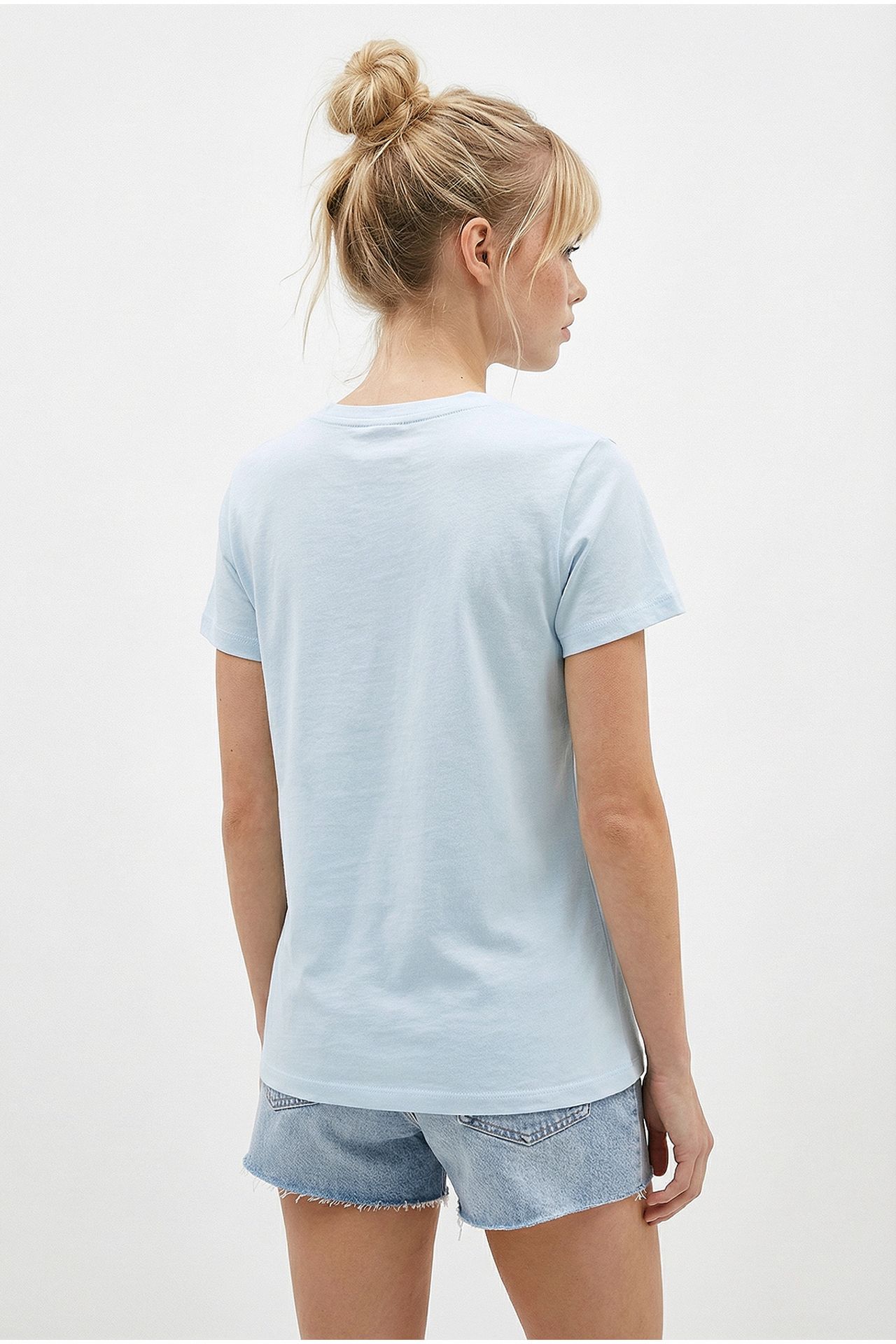 LUCCI Embroidered U Collar Basic T-Shirt 5