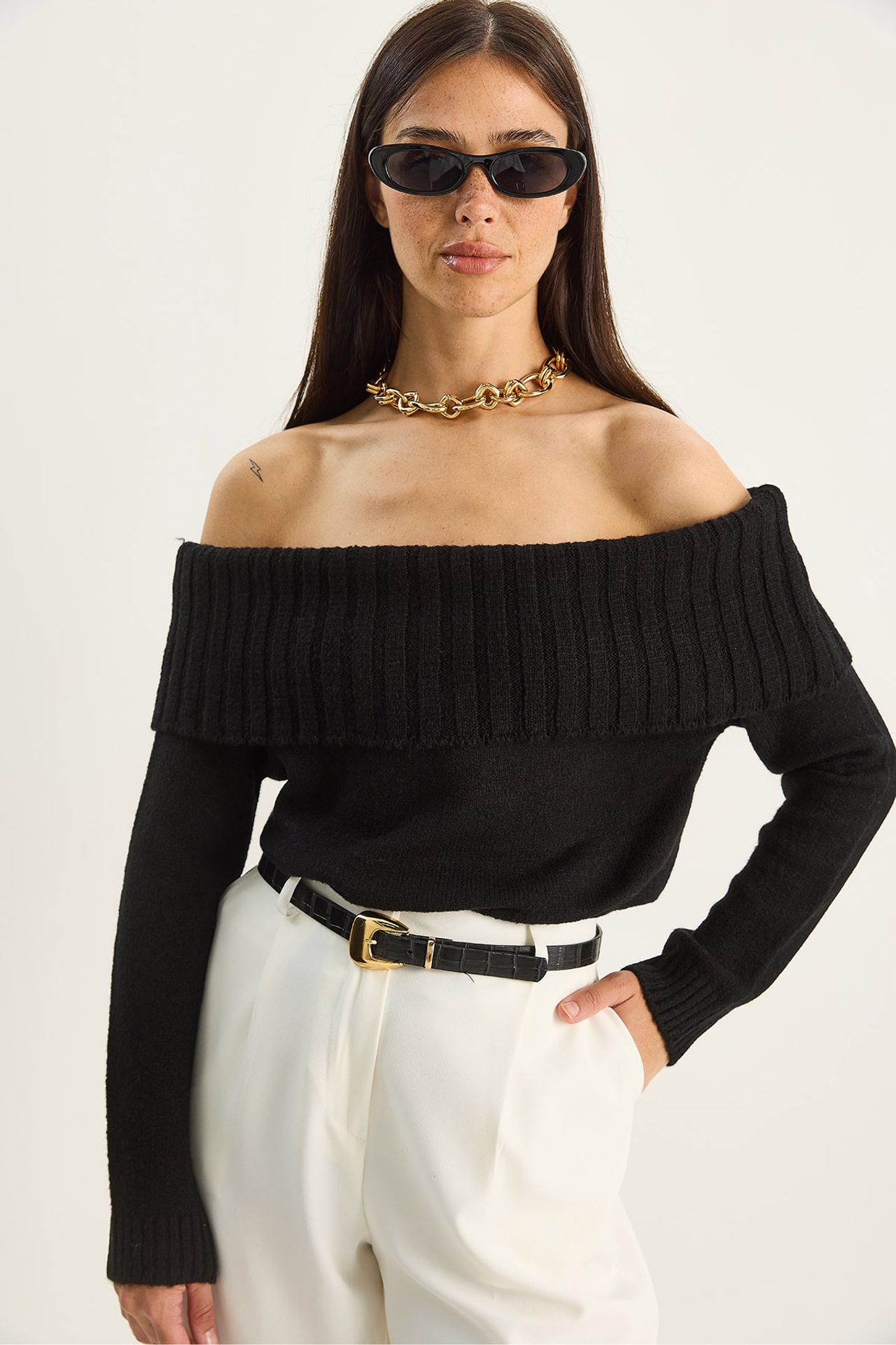 LUCCI Knit Sweater with Madonna Collar 3