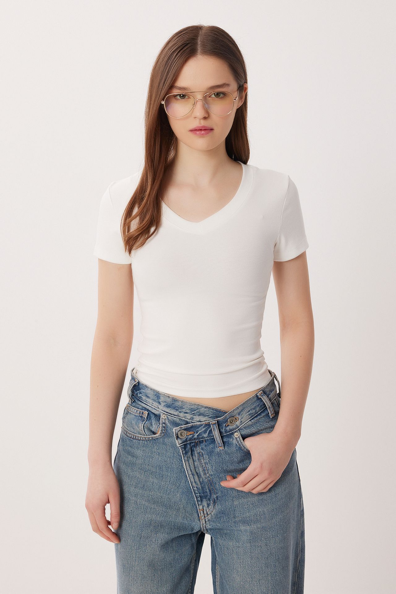 ISTANBUL Basic V-Neck Slim Fit T-Shirt 4