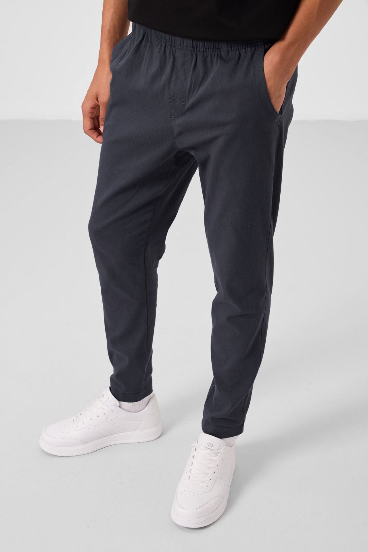 TOMMY Men's Straight-leg Gabardine Chinos 2