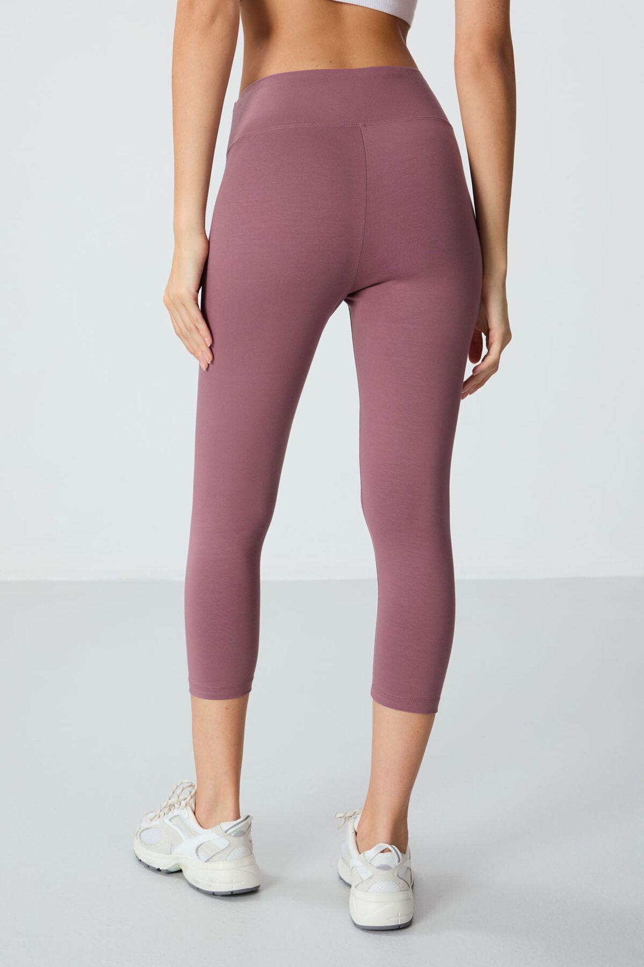 TOMMY High-Waist Capri Leggings 5