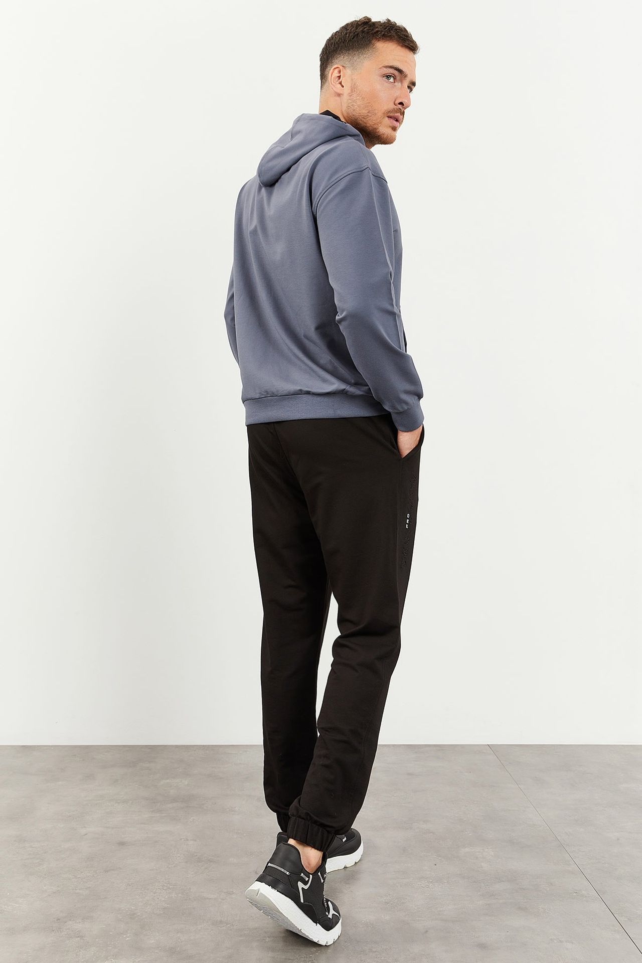 TOMMY Oversized Hooded Sweatshirt And Pants Set 6
