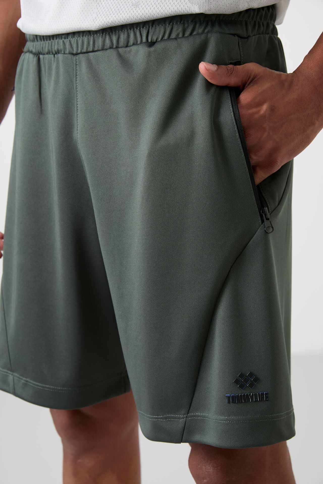 TOMMY Men's Knit Zipper Sweat Shorts 3