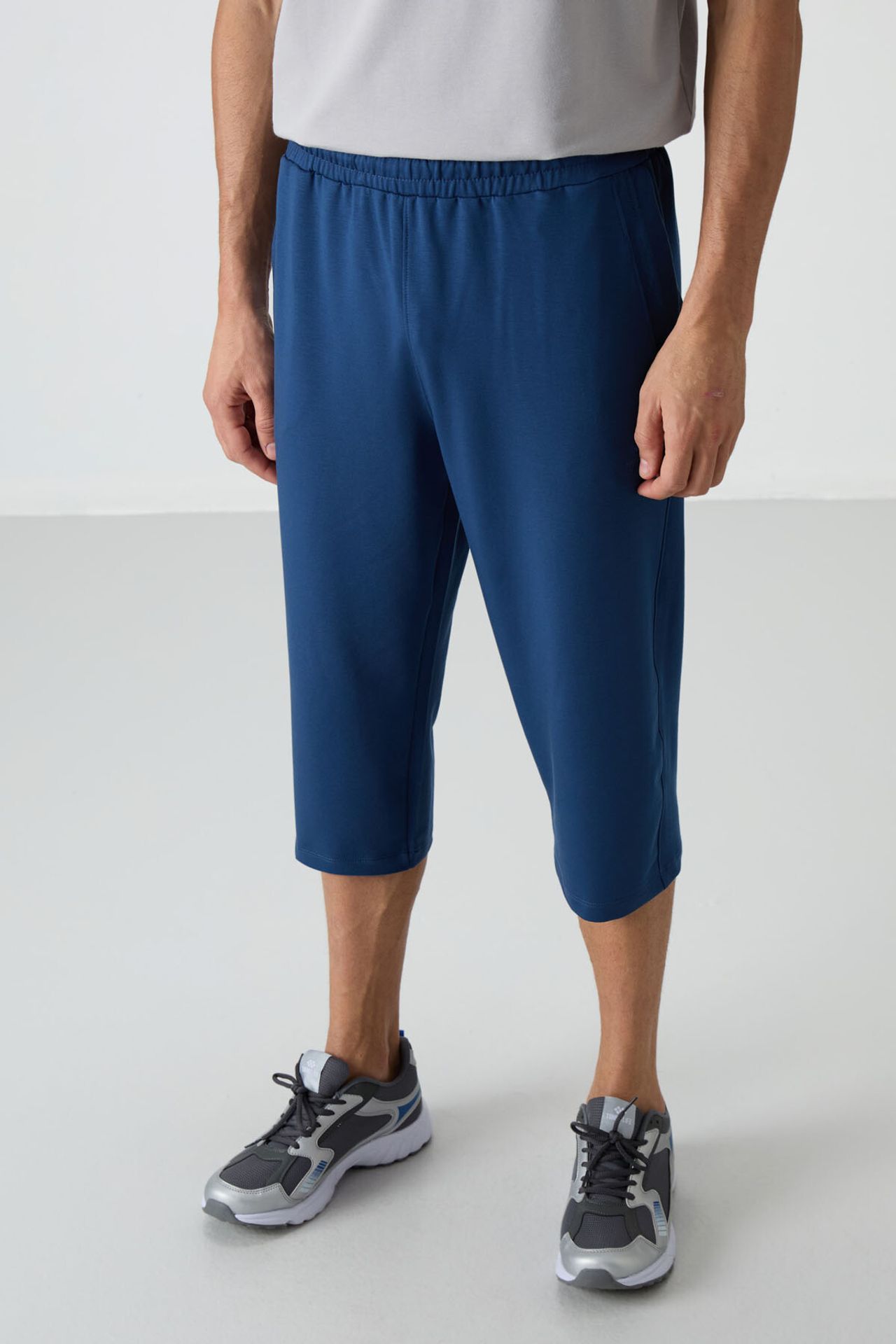 TOMMY Men's Mid-waist Wide-leg Capri Shorts 4