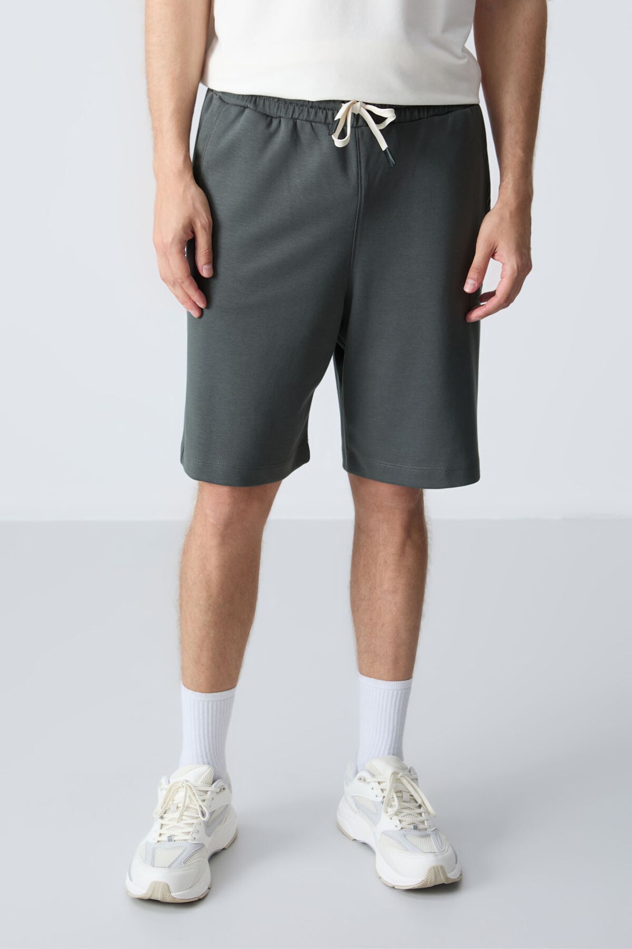 TOMMY Men's Cotton-Blend Sweat Shorts 1